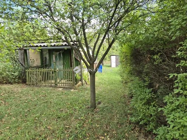 Eladó telek Veszprém 684 nm