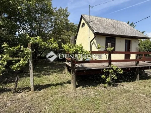 Eladó üdülő és hétvégi ház Balatonkenese 20 nm