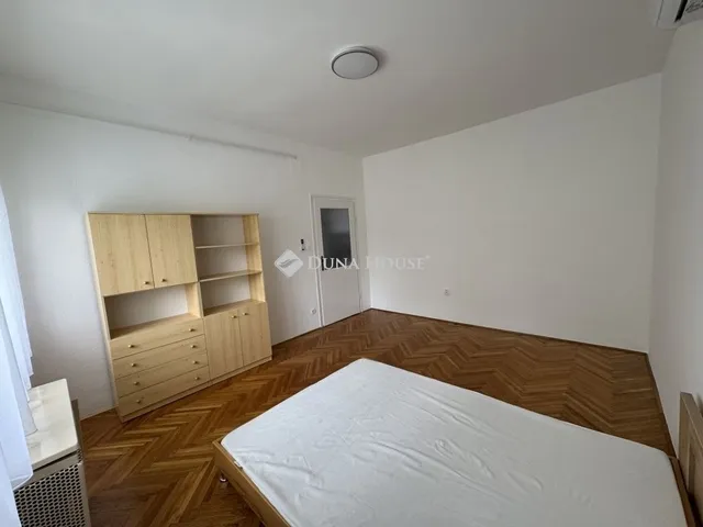 Eladó lakás Veszprém, Egyetemváros 73 nm