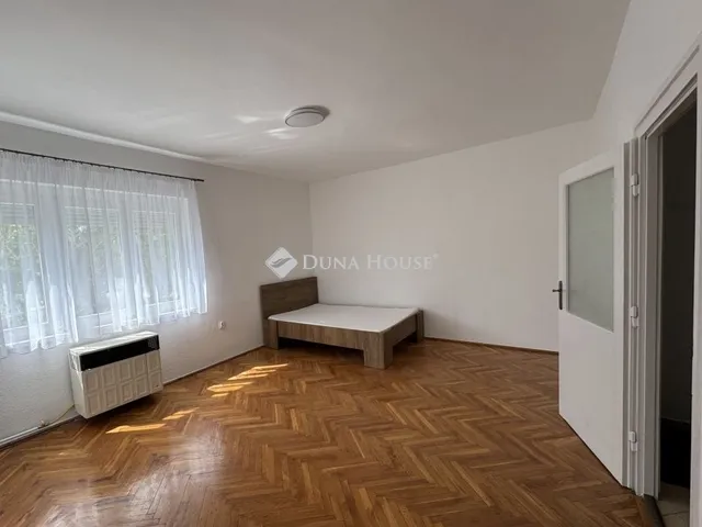 Eladó lakás Veszprém, Egyetemváros 73 nm