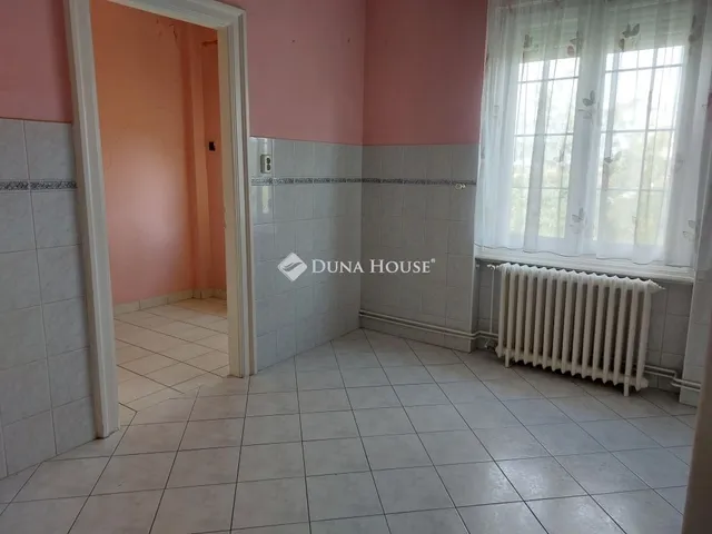 Eladó lakás Pétfürdő 137 nm