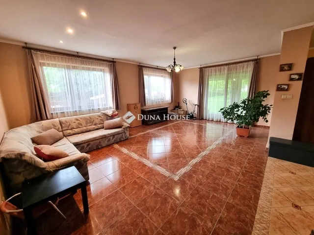 Eladó ház Ajka 189 nm