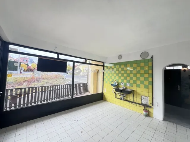 Eladó kereskedelmi és ipari ingatlan Veszprém 33 nm