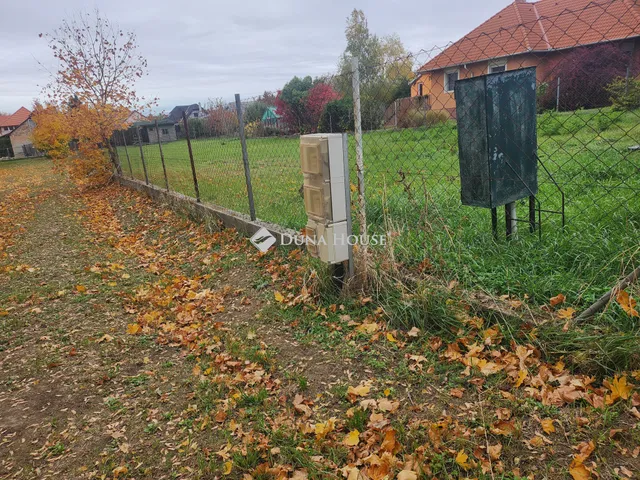 Eladó telek Füle 1169 nm