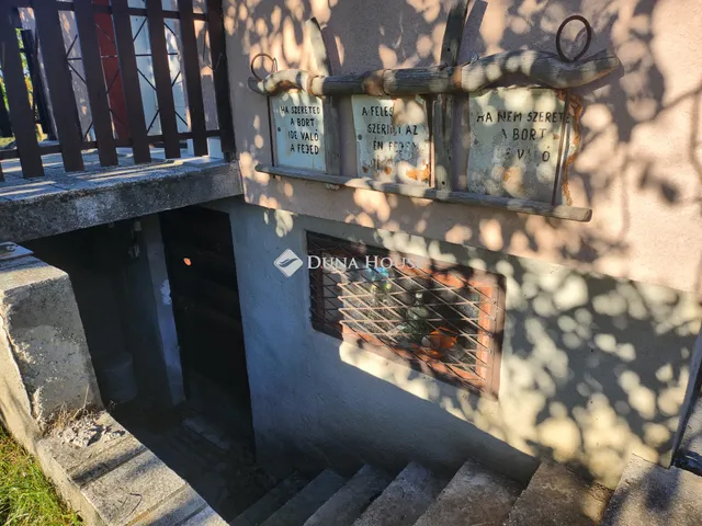 Eladó mezőgazdasági ingatlan Pétfürdő 3880 nm