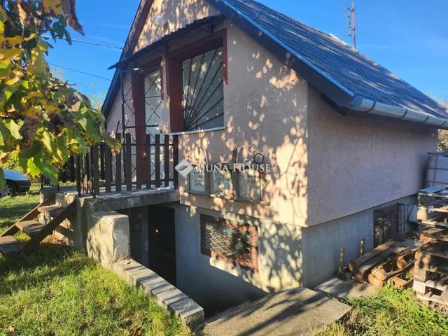 Eladó mezőgazdasági ingatlan Pétfürdő 3880 nm