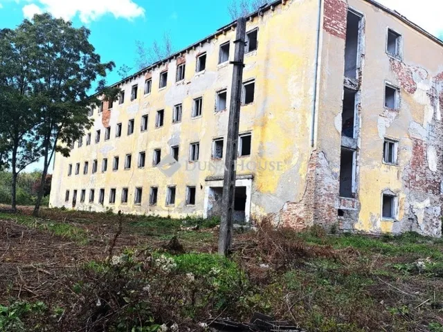 Eladó kereskedelmi és ipari ingatlan Szentkirályszabadja 89425 nm