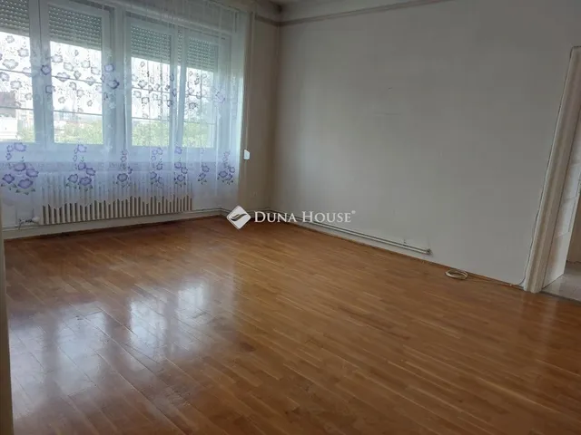 Eladó lakás Pétfürdő 137 nm