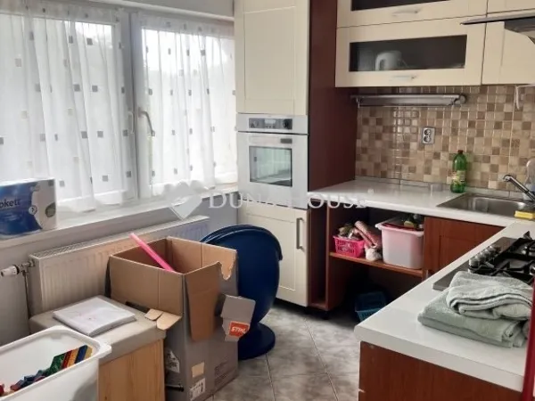 Kiadó kereskedelmi és ipari ingatlan Veszprém, Egyetemváros 137 nm