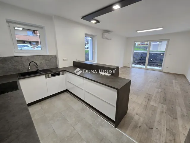 Kiadó lakás Veszprém, Füredidomb 98 nm