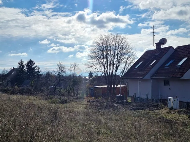 Eladó telek Balatonfűzfő 1000 nm