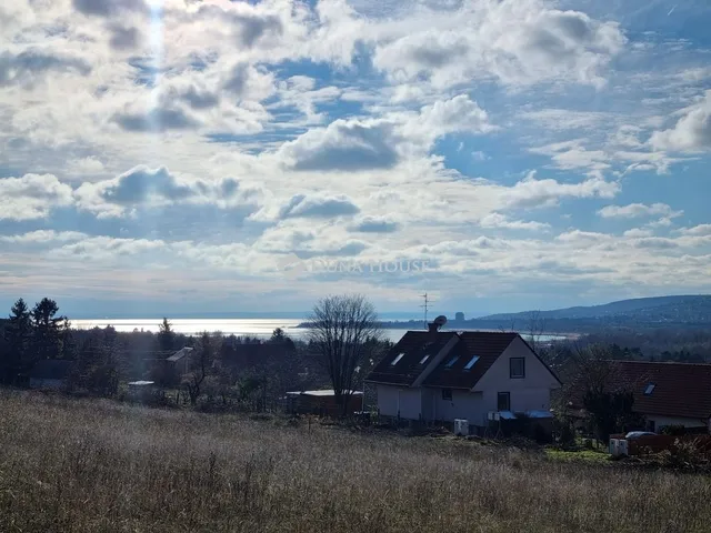 Eladó telek Balatonfűzfő 1050 nm