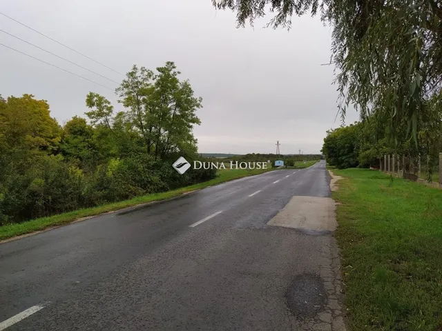 Eladó kereskedelmi és ipari ingatlan Pétfürdő 24990 nm