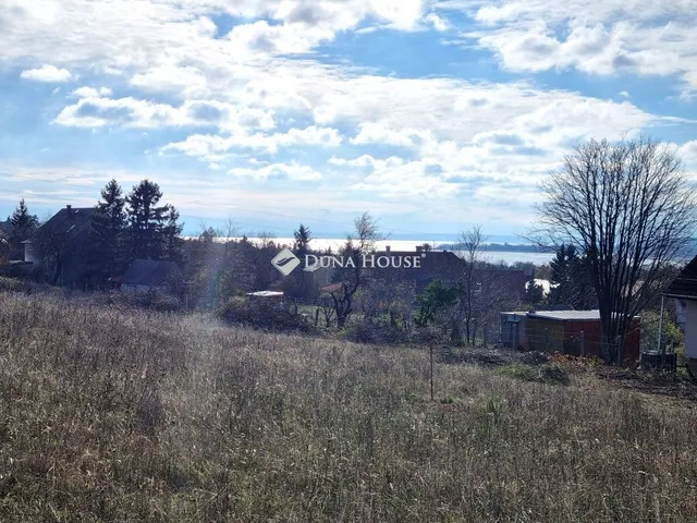 Eladó telek Balatonfűzfő 800 nm