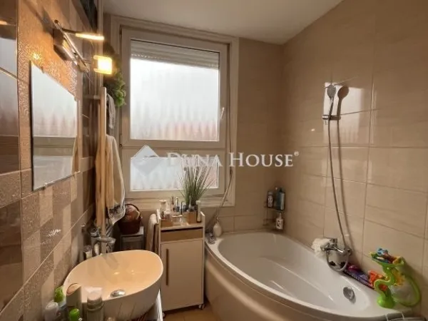 Eladó lakás Ajka 63 nm