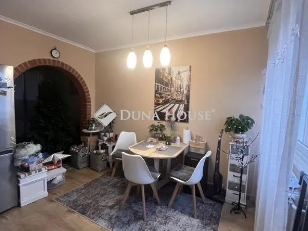 Eladó lakás Ajka 63 nm