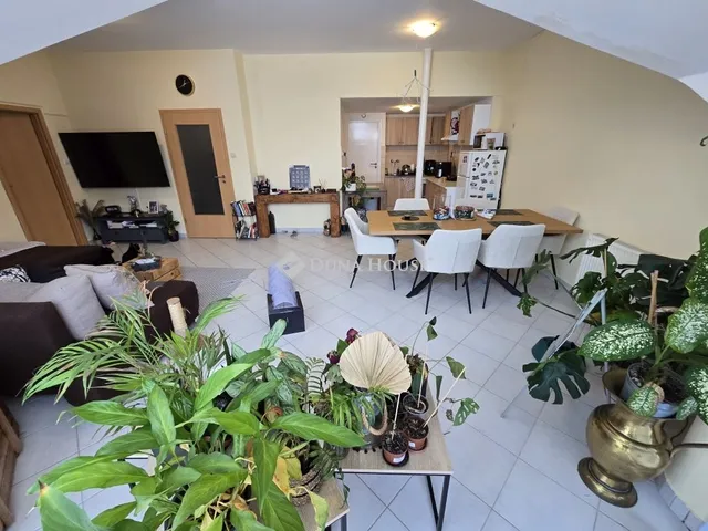 Eladó lakás Veszprém, Cholnokyváros 72 nm