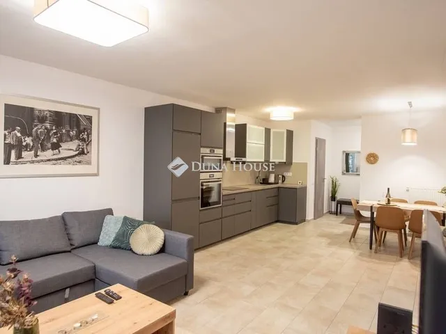 Kiadó lakás Veszprém, Belváros 73 nm