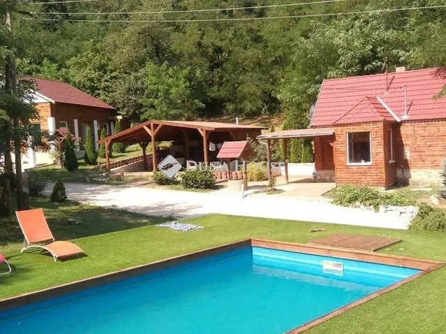 Eladó ház Bakonyszentlászló 240 nm