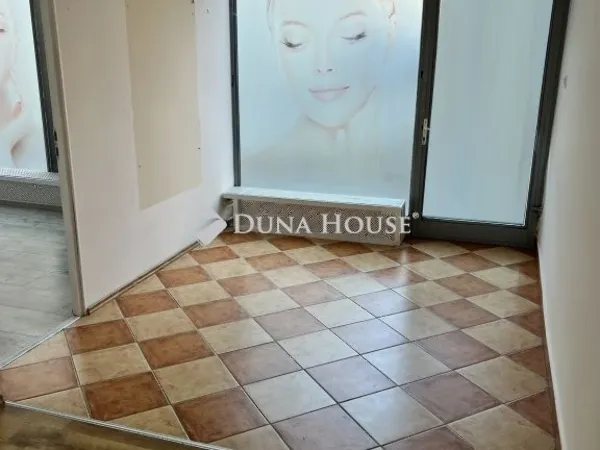 Eladó kereskedelmi és ipari ingatlan Veszprém, Belváros 31 nm