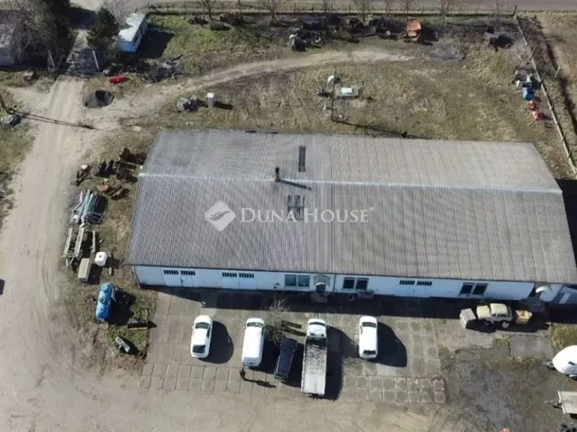 Eladó kereskedelmi és ipari ingatlan Veszprém, Gyulafirátót 800 nm