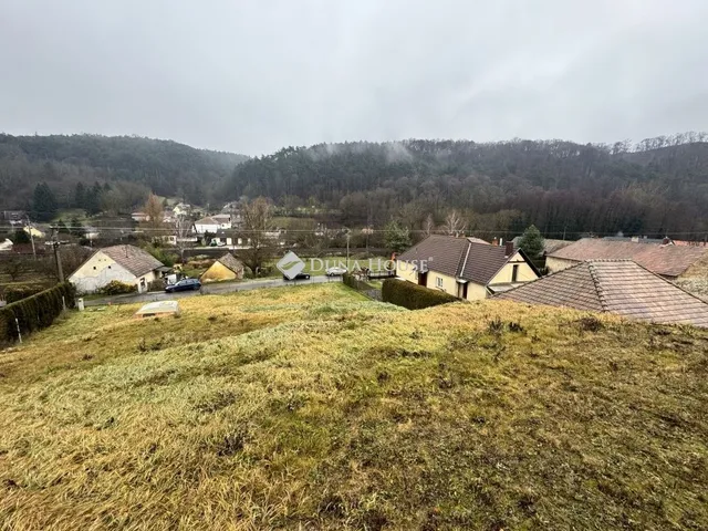 Eladó telek Városlőd 1033 nm