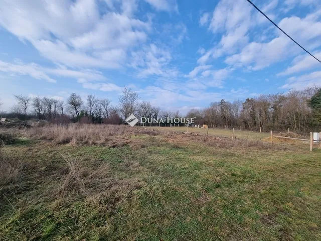 Eladó telek Papkeszi 905 nm