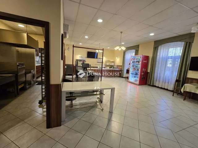 Eladó kereskedelmi és ipari ingatlan Veszprém, Belváros 252 nm