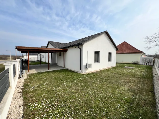 Eladó ház Veszprém, Jutaspuszta 107 nm