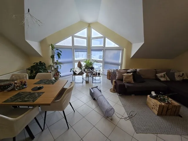 Eladó lakás Veszprém 72 nm