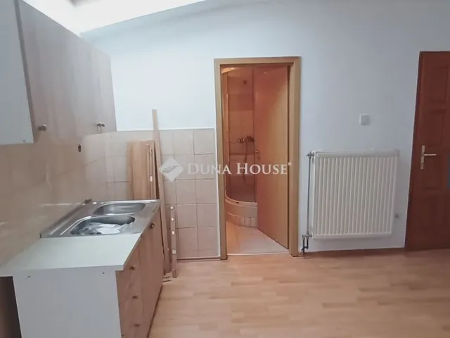 Eladó lakás Veszprém 24 nm