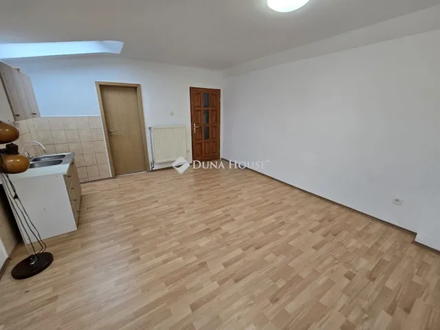 Eladó lakás Veszprém 24 nm