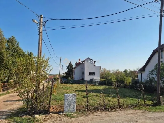 Eladó telek Balatonalmádi 530 nm