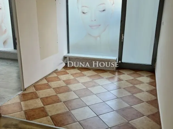 Kiadó kereskedelmi és ipari ingatlan Veszprém, Belváros 31 nm