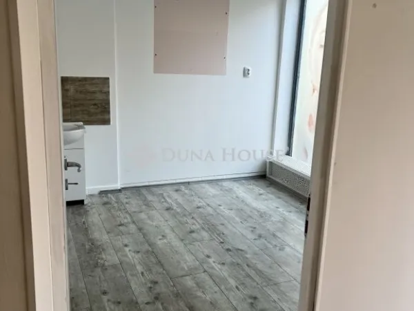 Kiadó kereskedelmi és ipari ingatlan Veszprém, Belváros 31 nm