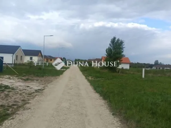 Eladó telek Berhida 814 nm