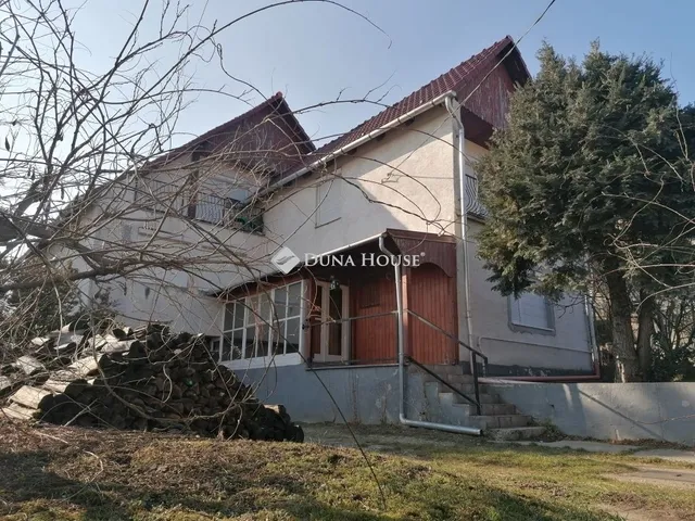 Eladó ház Pétfürdő 170 nm