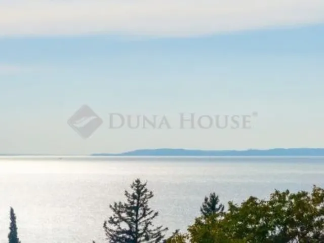 Eladó lakás Balatonakarattya 120 nm
