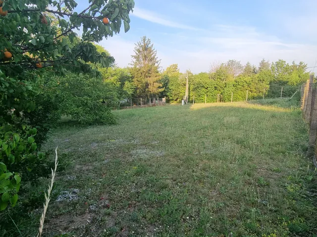 Eladó telek Balatonkenese 784 nm