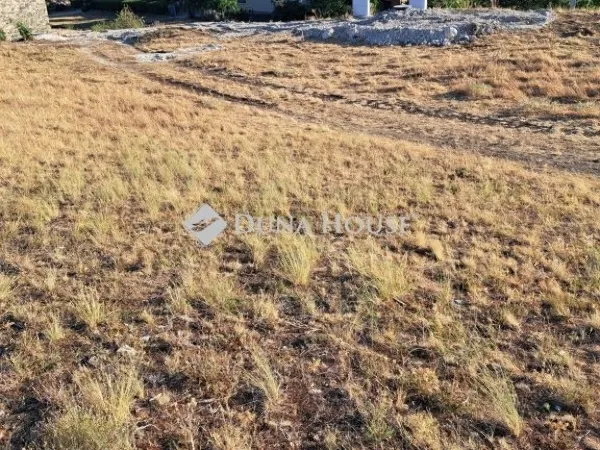 Eladó telek Öskü 861 nm