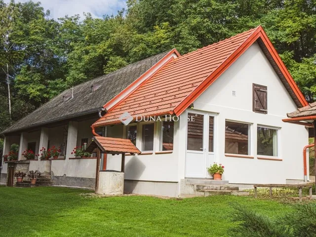Eladó ház Bakonynána 225 nm