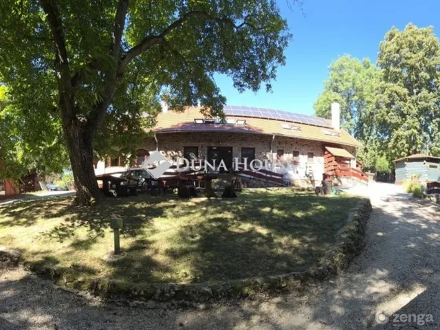 Eladó kereskedelmi és ipari ingatlan Herend 675 nm