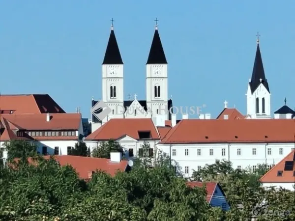 Eladó lakás Veszprém 66 nm