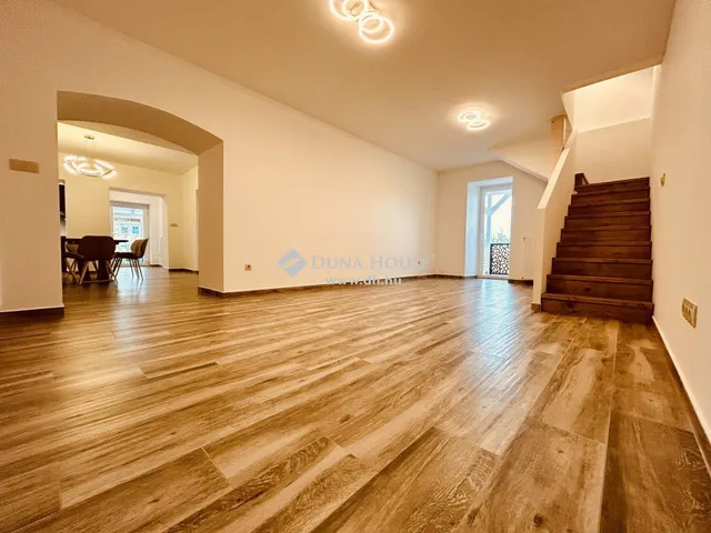 Eladó ház Révfülöp 203 nm