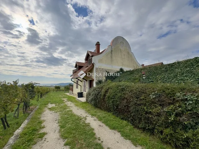 Eladó üdülő és hétvégi ház Balatonfüred 210 nm