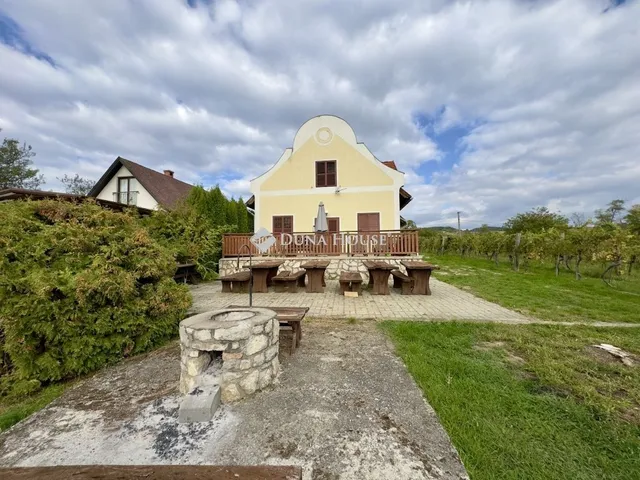 Eladó üdülő és hétvégi ház Balatonfüred 210 nm