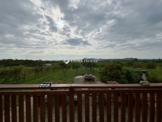Eladó nyaraló Balatonfüred 210 nm
