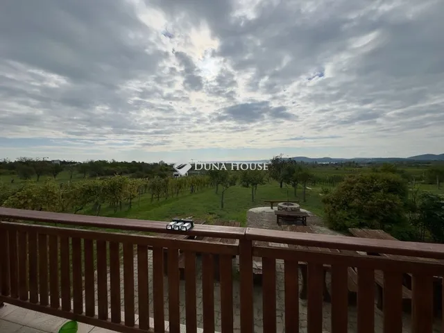 Eladó nyaraló Balatonfüred 210 nm