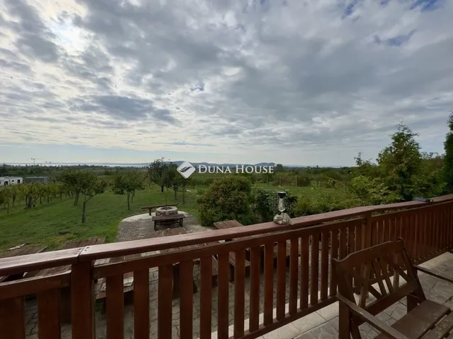 Eladó nyaraló Balatonfüred 210 nm