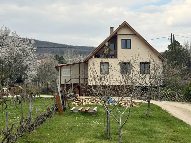 Eladó ház Csopak 106 nm